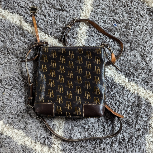 Dooney & Bourke Brown Crossbody Everyday Bag Signature DB Logo - Picture 3 of 7